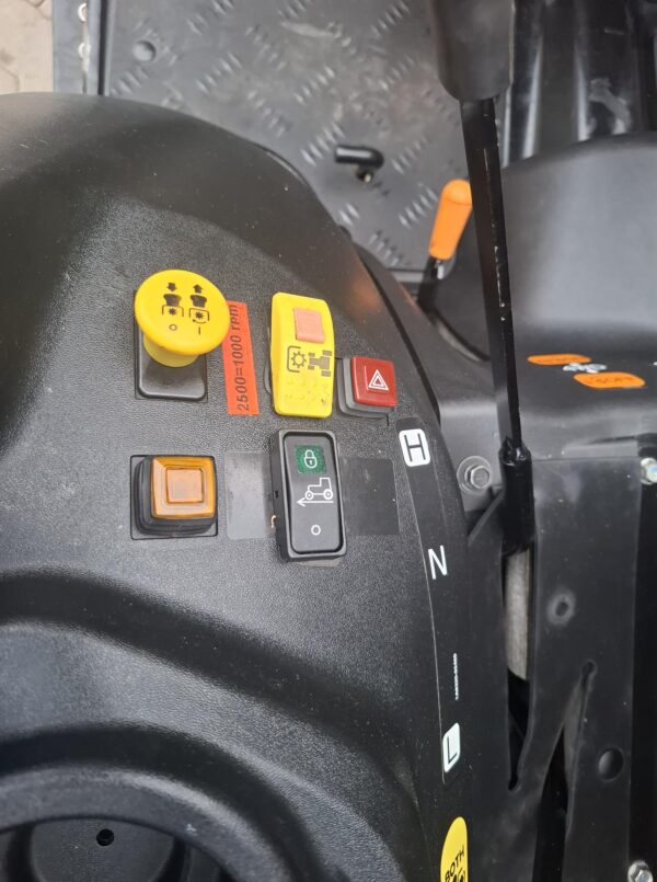 Yanmar SA424 met voorlader en fronthef - Afbeelding 10