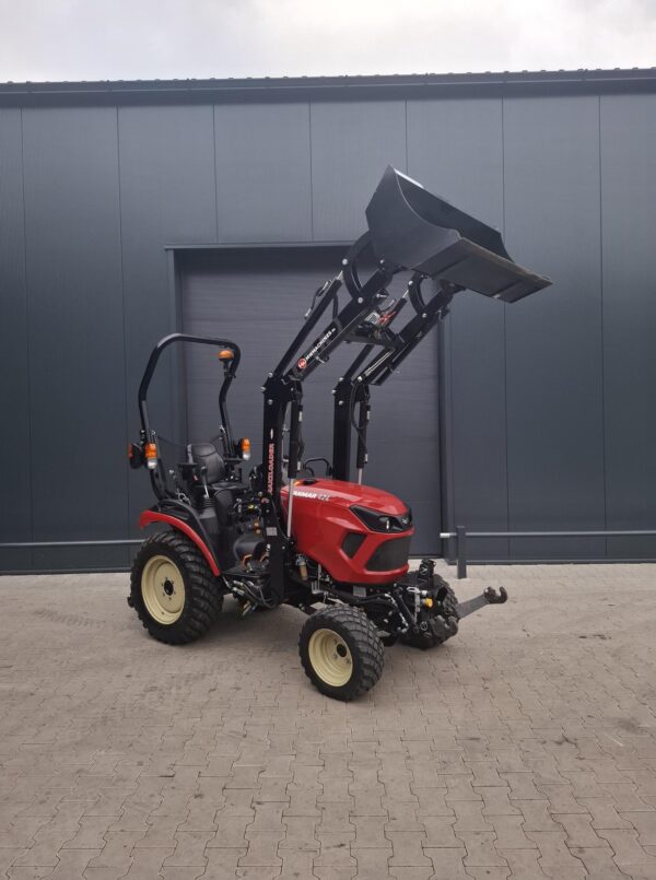 Yanmar SA424 met voorlader en fronthef