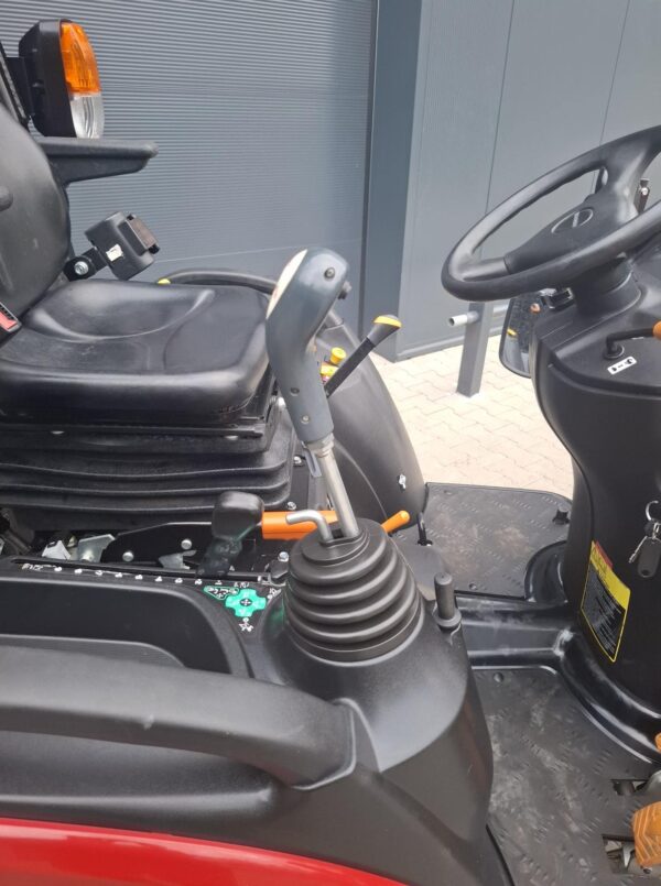 Yanmar SA424 met voorlader en fronthef - Afbeelding 12