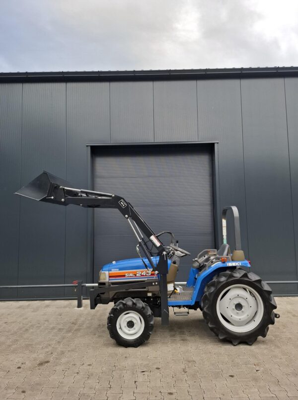 Iseki Sial 243 mini tractor met voorlader