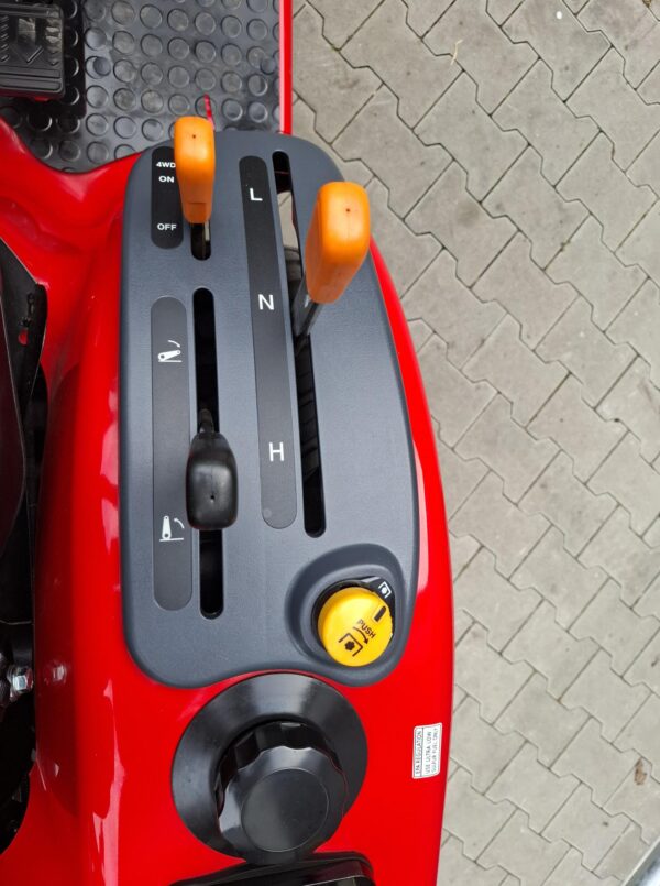 Jong gebruikte Tym Primo 20 mini tractor met voorlader - Afbeelding 7