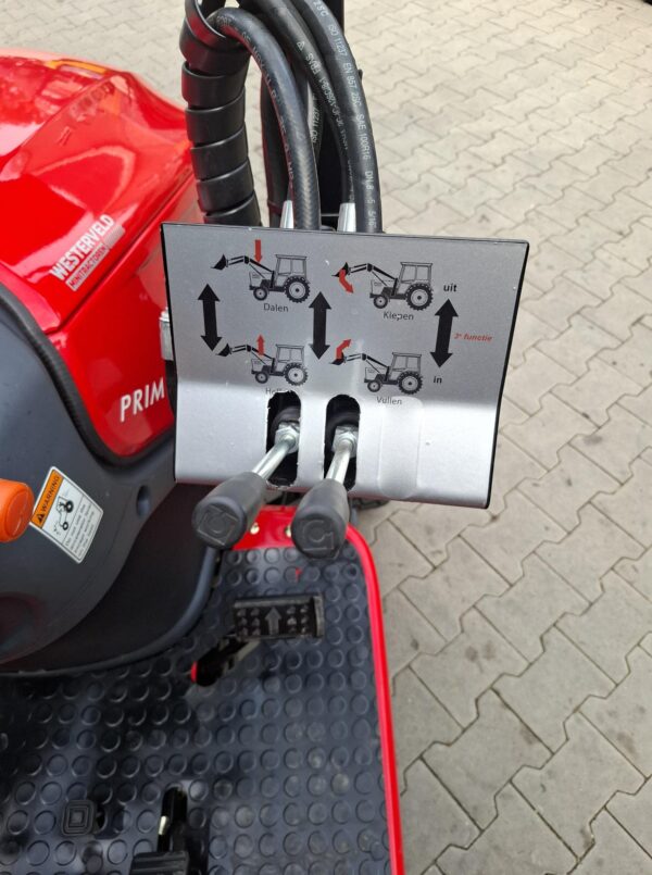 Jong gebruikte Tym Primo 20 mini tractor met voorlader - Afbeelding 8
