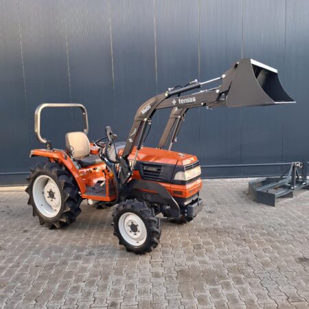 Gebruikte Kubota GL261 minitractor met voorlader 26pk