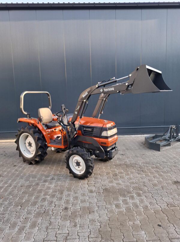 Gebruikte Kubota GL261 minitractor met voorlader 26pk