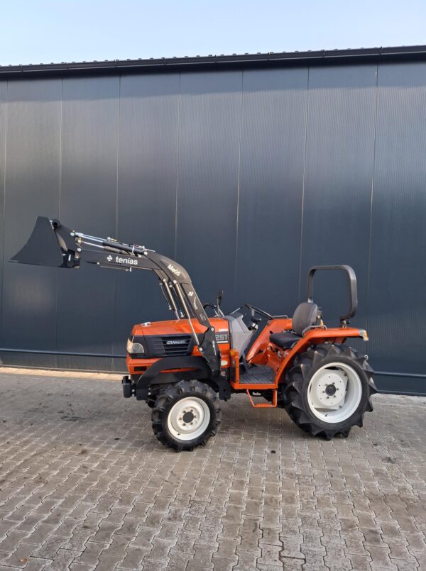 Gebruikte Kubota GL261 minitractor met voorlader 26pk - Afbeelding 2