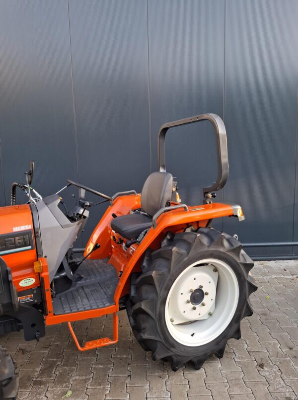 Gebruikte Kubota GL261 minitractor met voorlader 26pk - Afbeelding 3