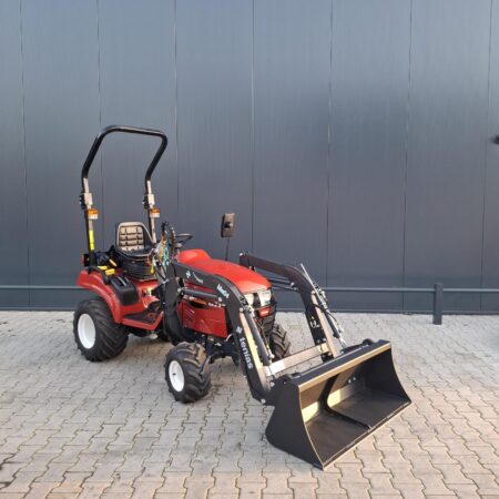 Jong gebruikte Shibaura SX 24 mini tractor met voorlader