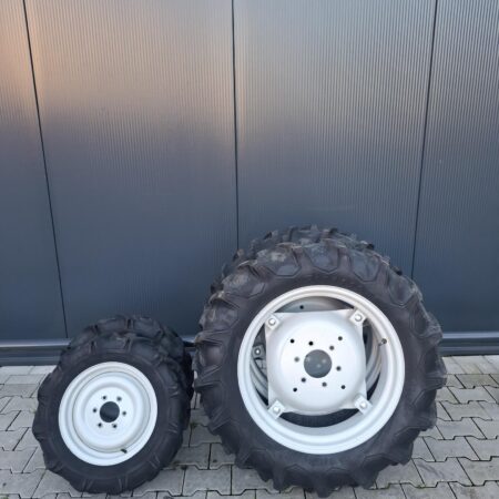 Set gebruikte Shibaura ST330 Akkerbanden op velg