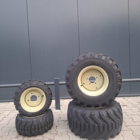 Nieuwe Yanmar SA222 / SA221 industriebanden op velg