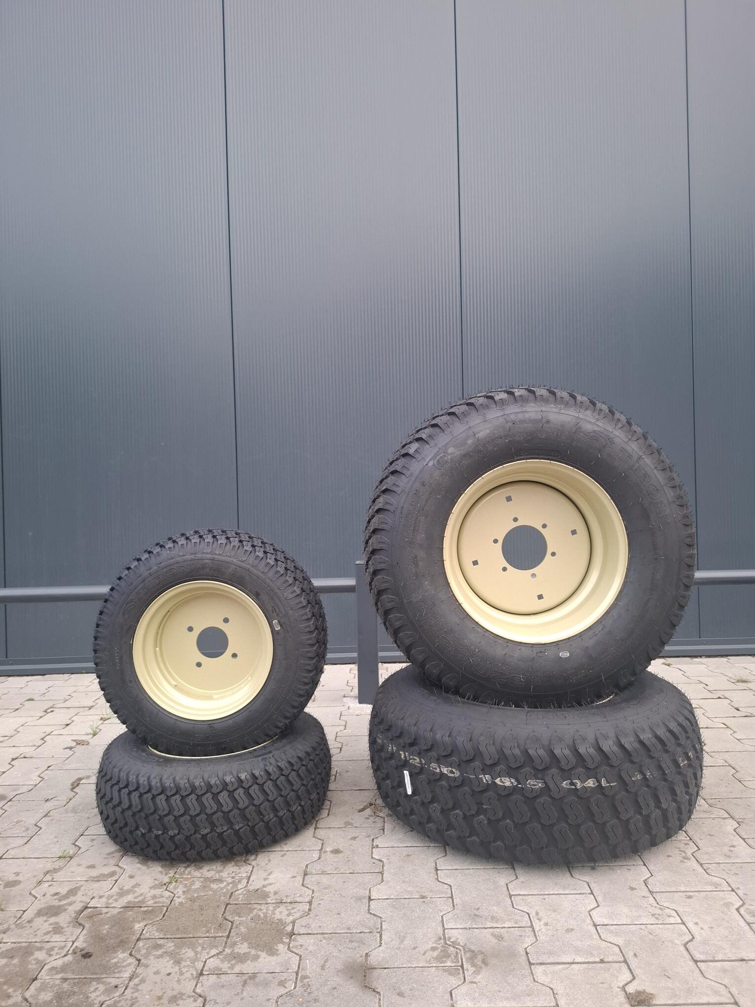 Nieuwe gazonbanden set Yanmar SA326